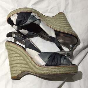 Nine West 8.5m buffalo black while plaid wedge guc